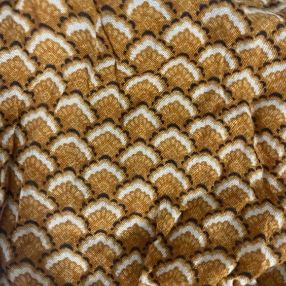 Forever 21 Mustard Yellow Scale Pattern Lace Long Sleeve Romper Size Large - Picture 6 of 7